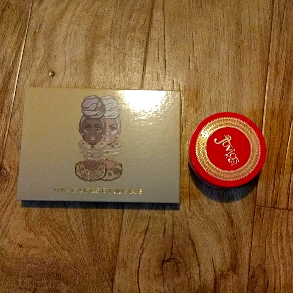 Julia place shadow palette and highlighter